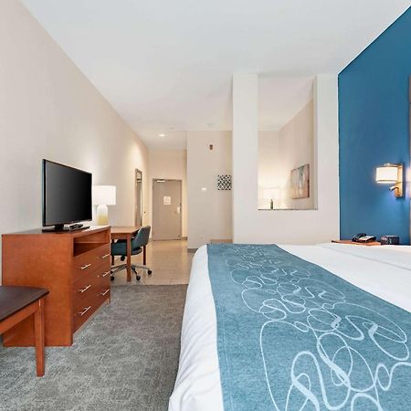 Comfort Suites Денем Спрингс Экстерьер фото