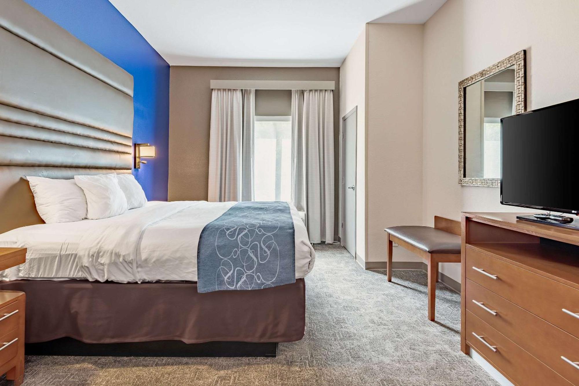 Comfort Suites Денем Спрингс Экстерьер фото
