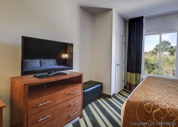 Comfort Suites Денем Спрингс Экстерьер фото